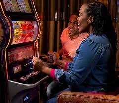 Tampilan leaderboard turnamen live dealer di aplikasi pangkalan togel dengan dealer berkualitas HD